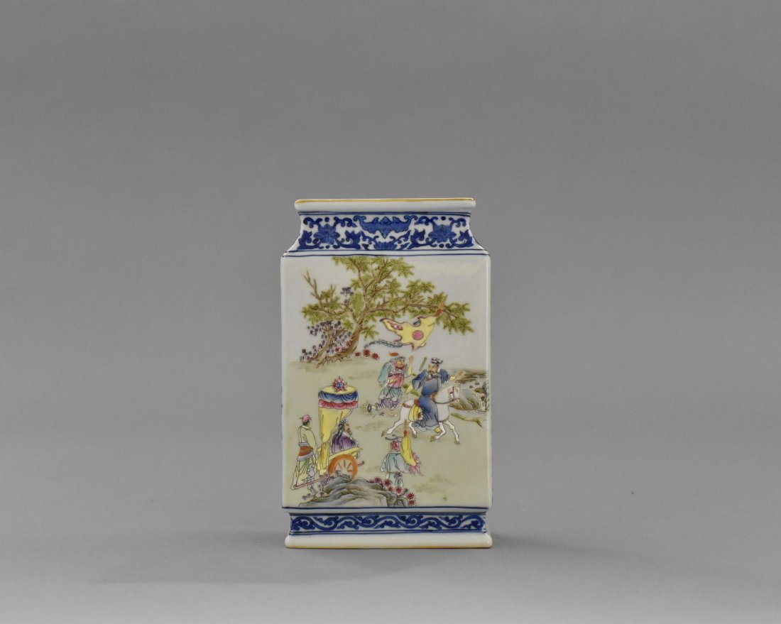 FINE FAMILLE ROSE RECTANGULAR PORCELAIN BRUSH POT (1 of 10)