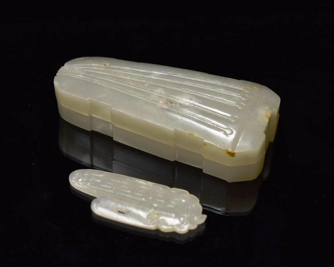 CARVED JADE HARP PICK WITH COVERED BOX (1 of 8)