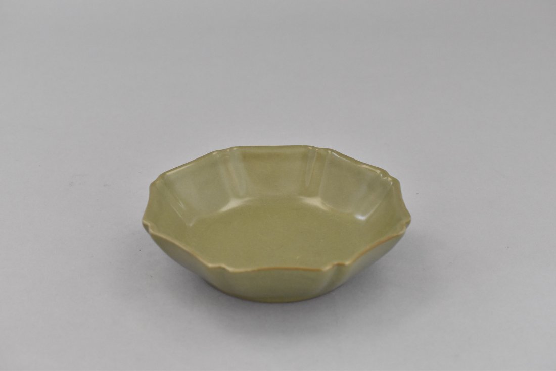 A FINE LONGQUAN CELADON FLOWER DISH (1 of 7)