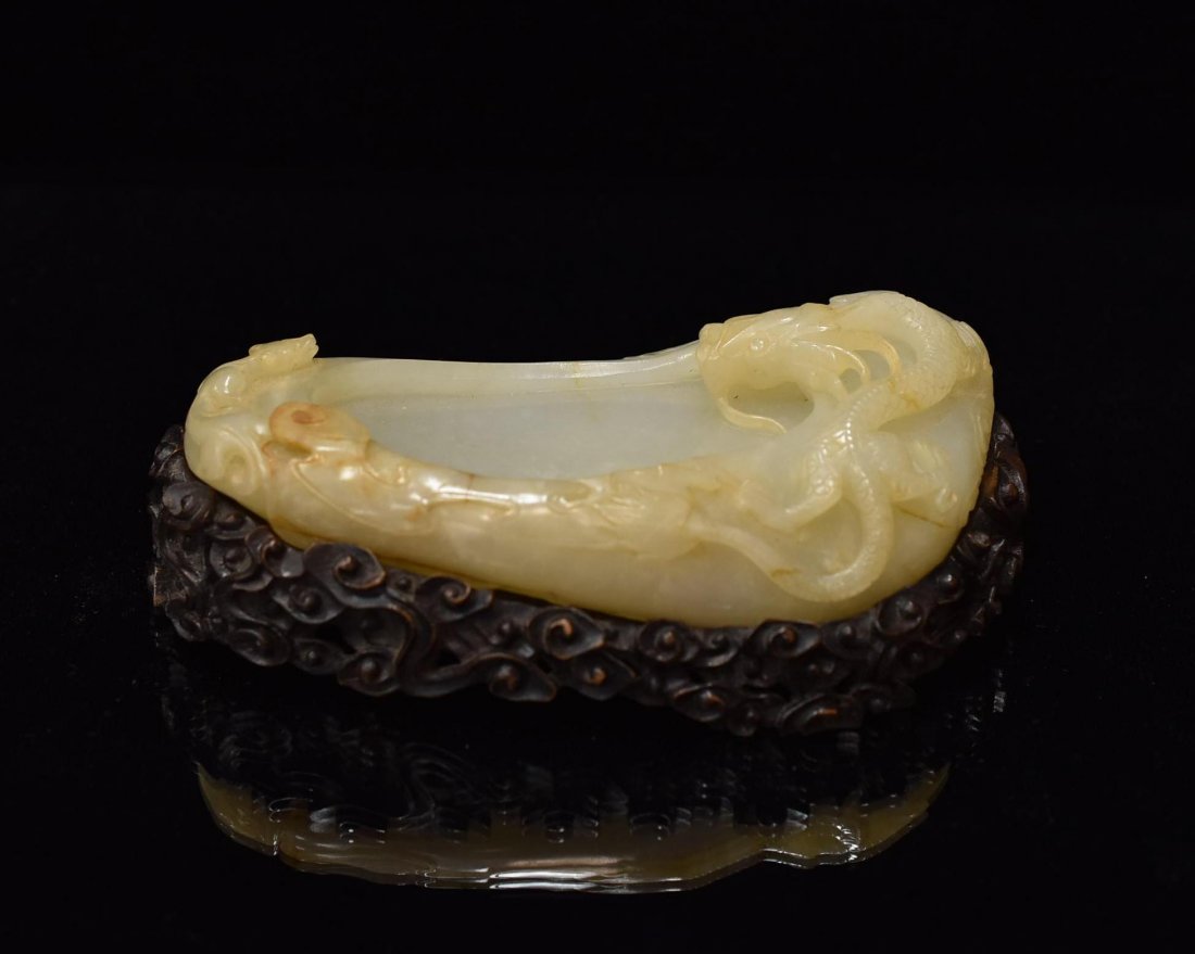 DRAGON AND TIGER ON GOURD JADE BRUSH WASHER ON STAND (1 of 9)