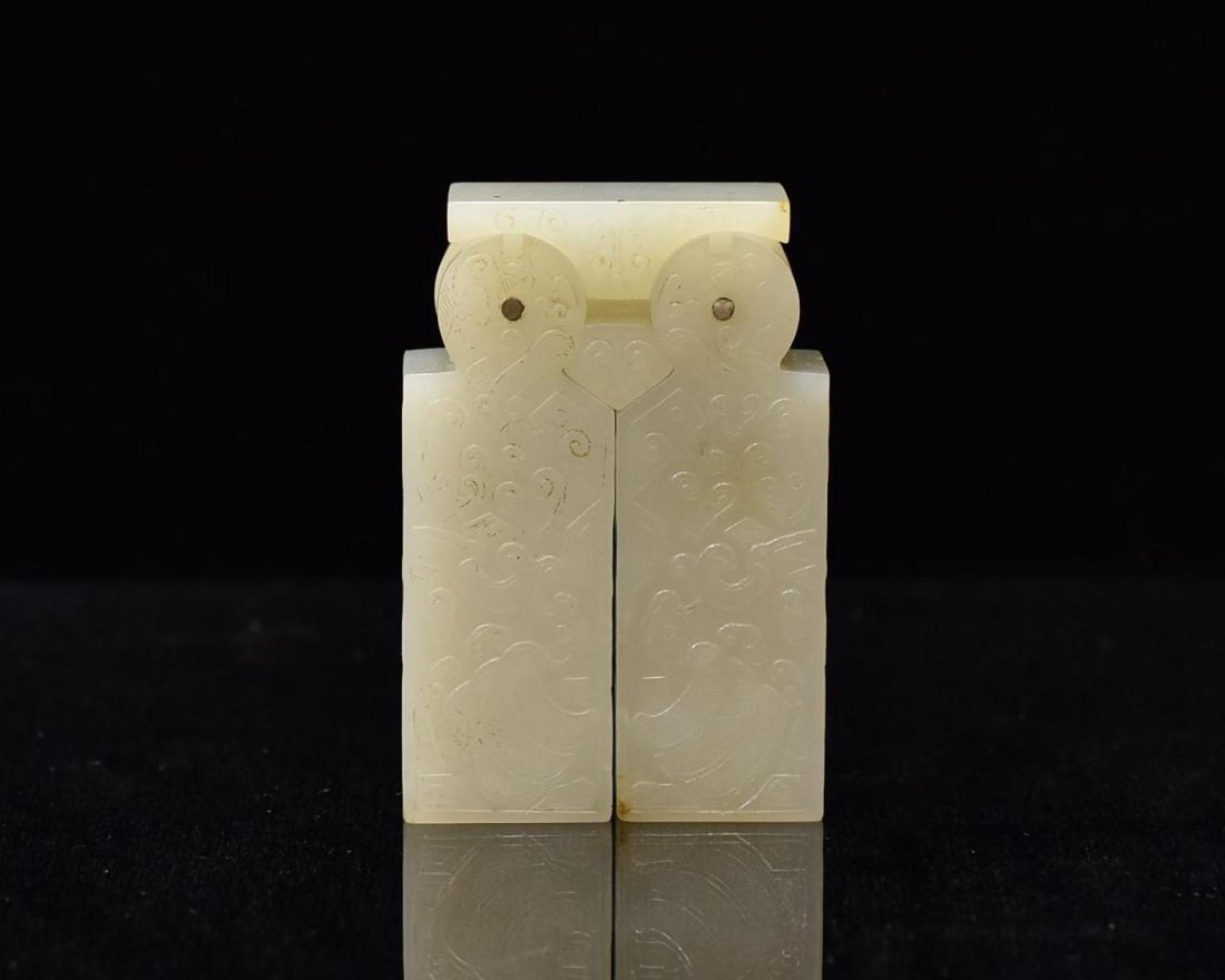 CARVED JADE FAN HILT (1 of 10)