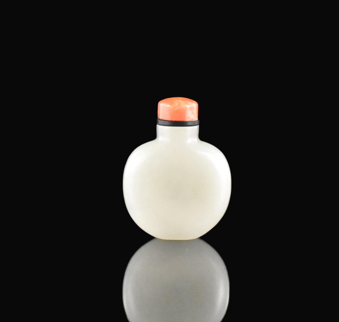 19TH C. QING DYNASTY CARVED WHITE JADE SNUFF BOTTLE (1 of 9)