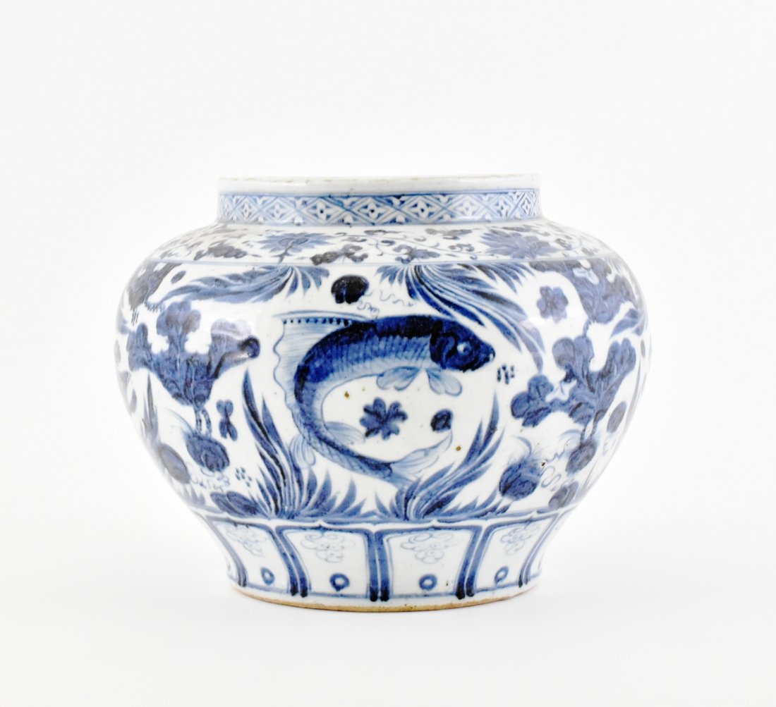 EARLY MING COBALT BLUE FISH DECORATED JAR (1 of 10)