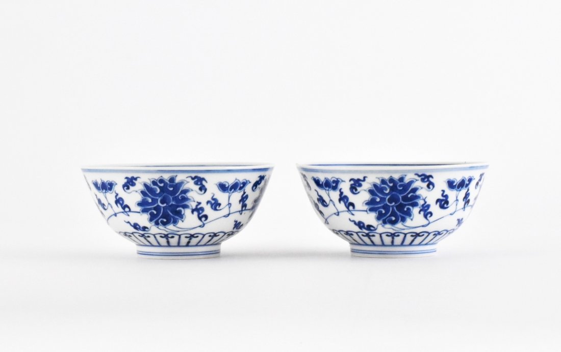 PAIR OF CHINESE BLUE AND WHITE LOTUS BOWLS (1 of 10)