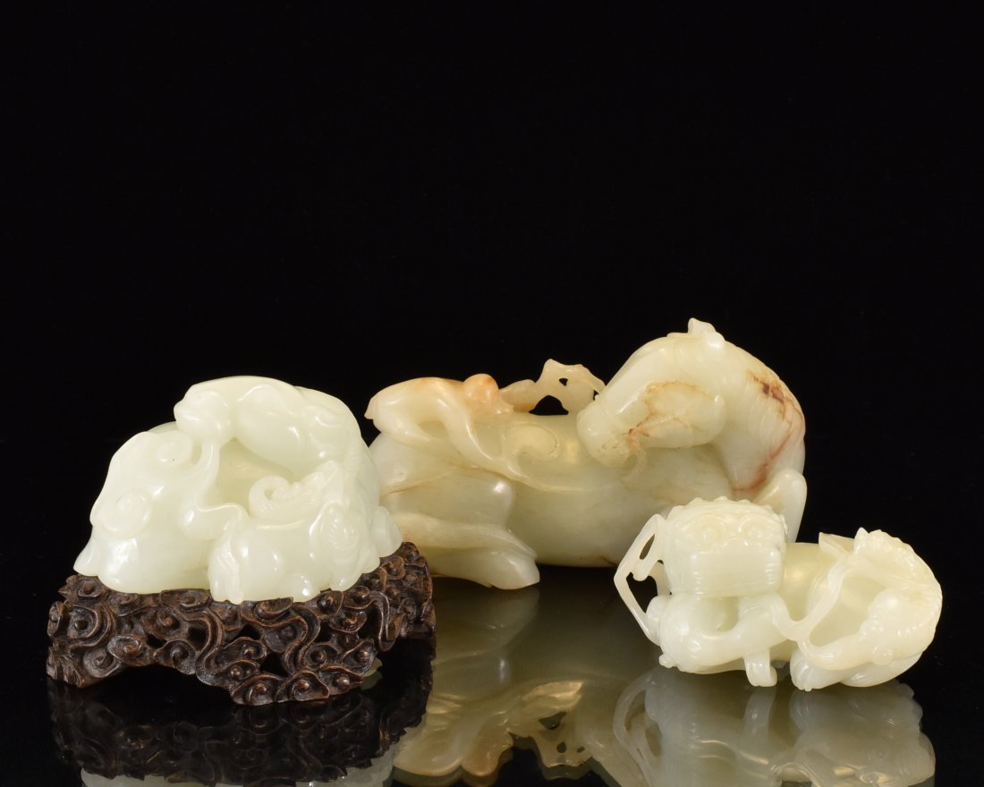 SET OF 3 CHINESE CARVED  JADES OF ANIMAL SHAPES (1 of 8)