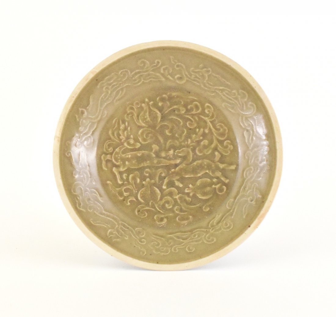 DEER MOTIF IN OLIVE-GREEN GLAZED DING WARE PLATE (1 of 8)