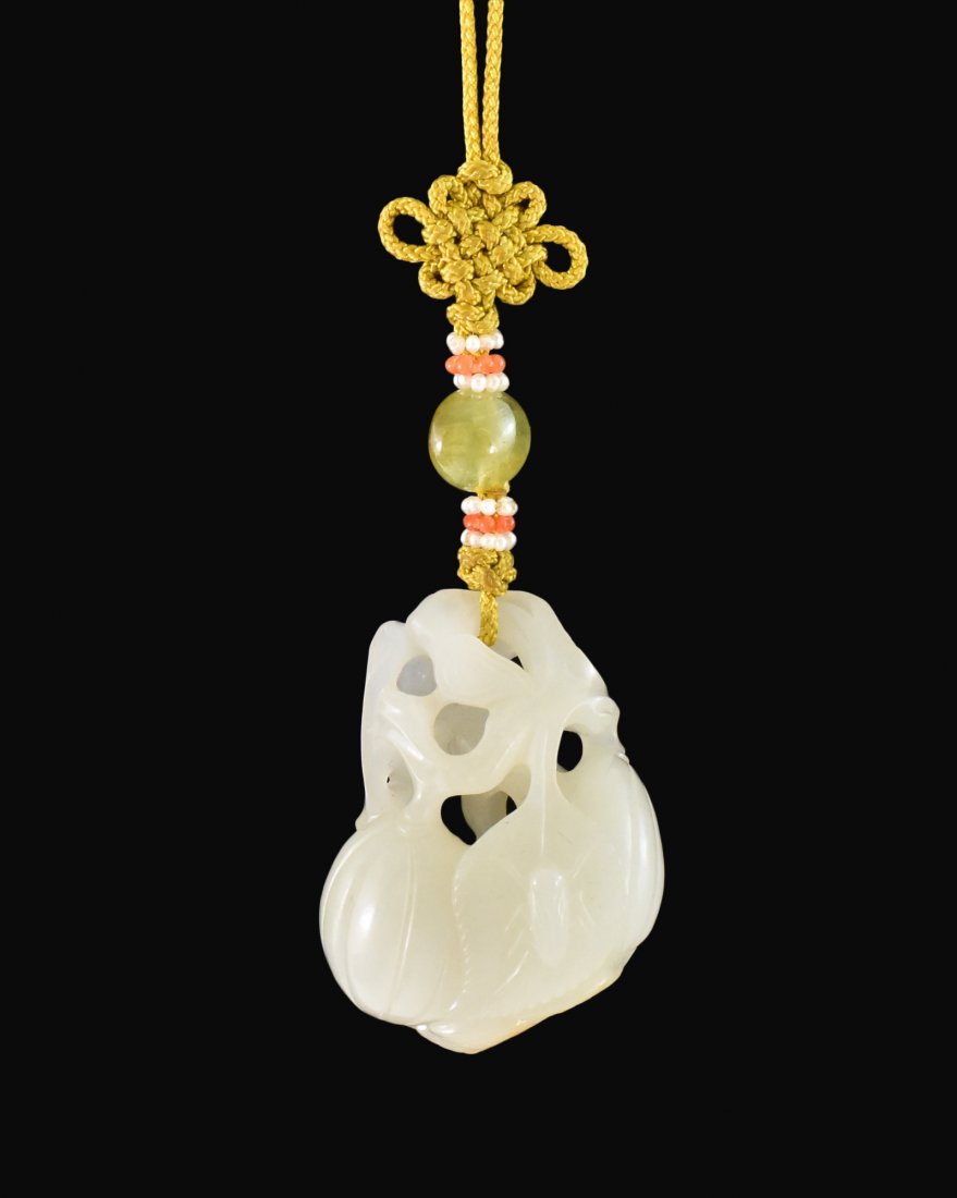 FINE WHITE JADE GOURDS MOTIF PENDANT (1 of 9)