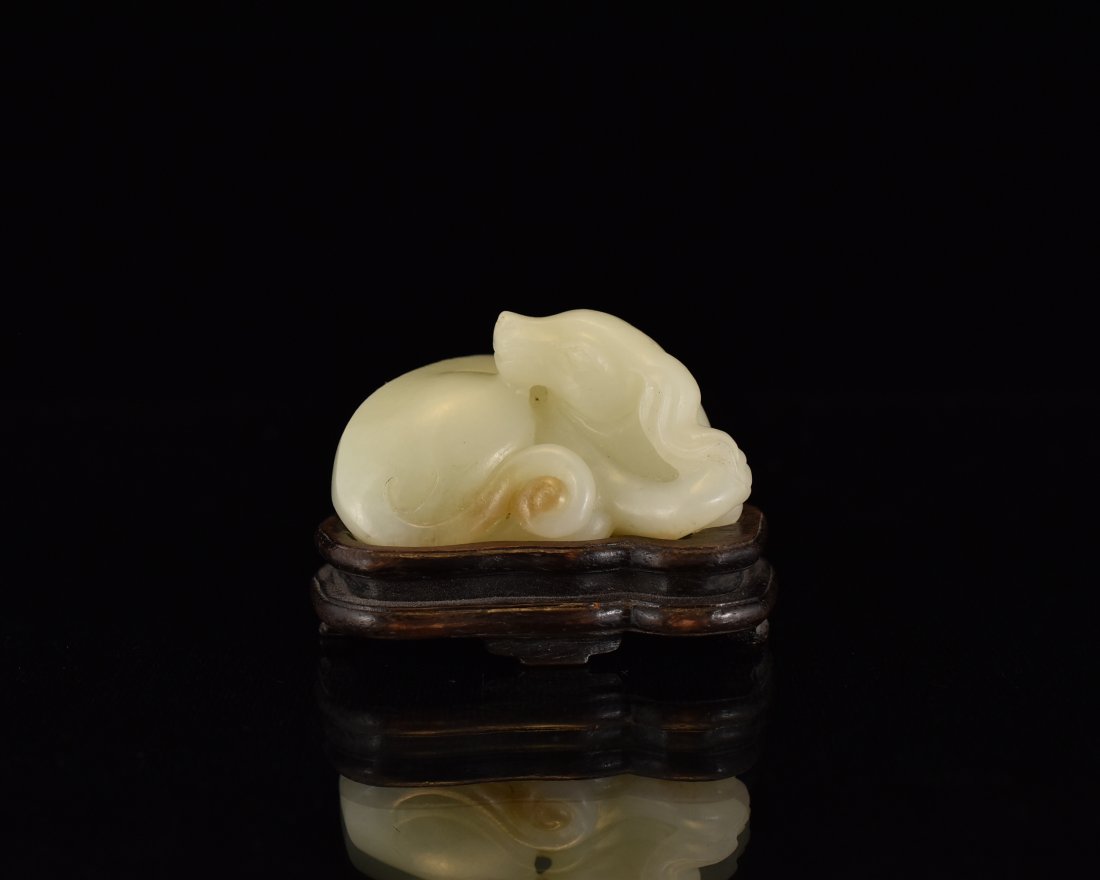 CRAVED CHINESE JADE OF DOG (1 of 8)