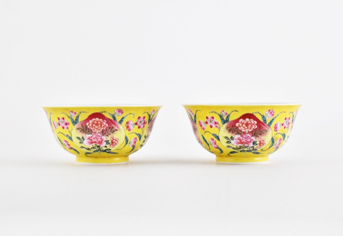PAIR OF FAMILLE JAUNE PEACH & BLOOMS BOWLS (1 of 9)