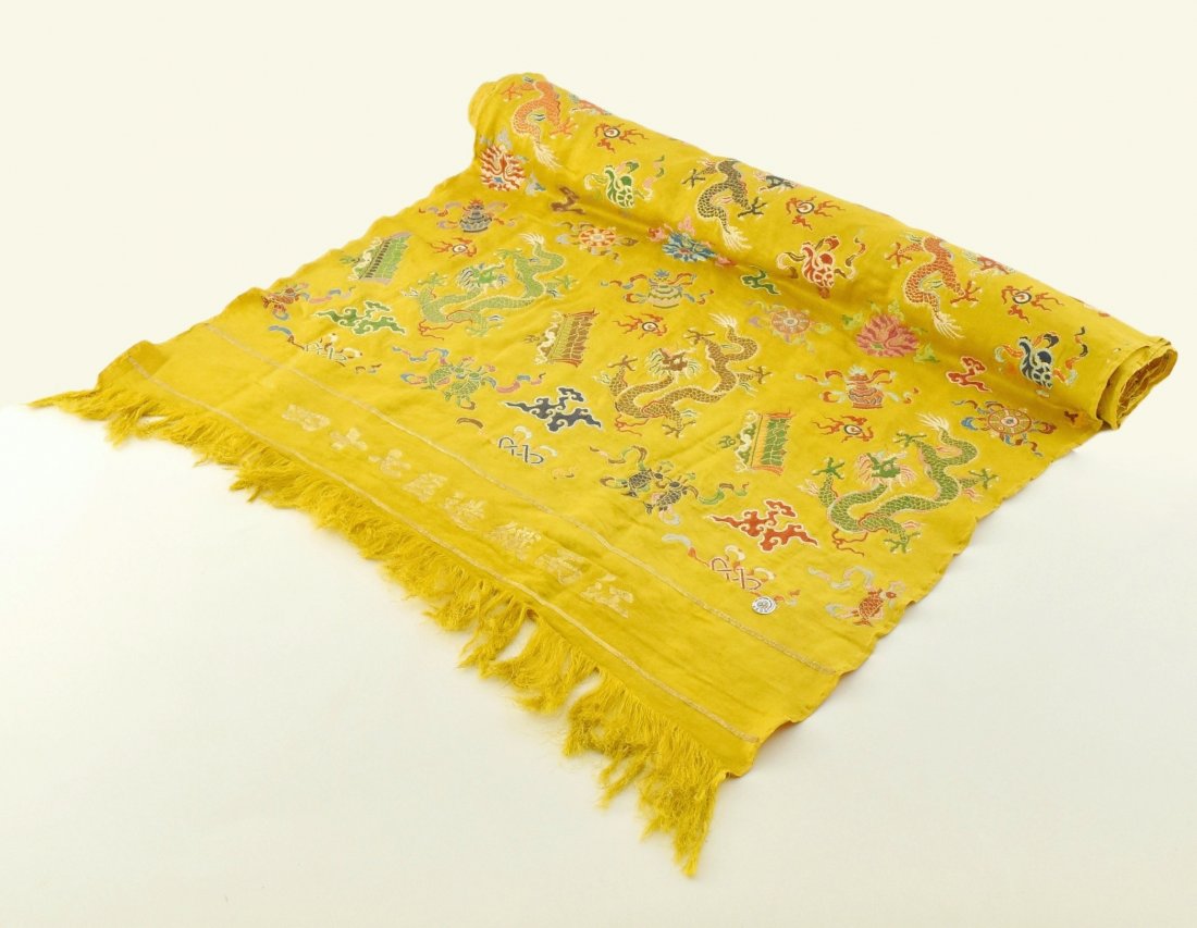19TH C. CHINESE WOVEN SILK ROLL WITH DRAGONS MOTIF (1 of 10)