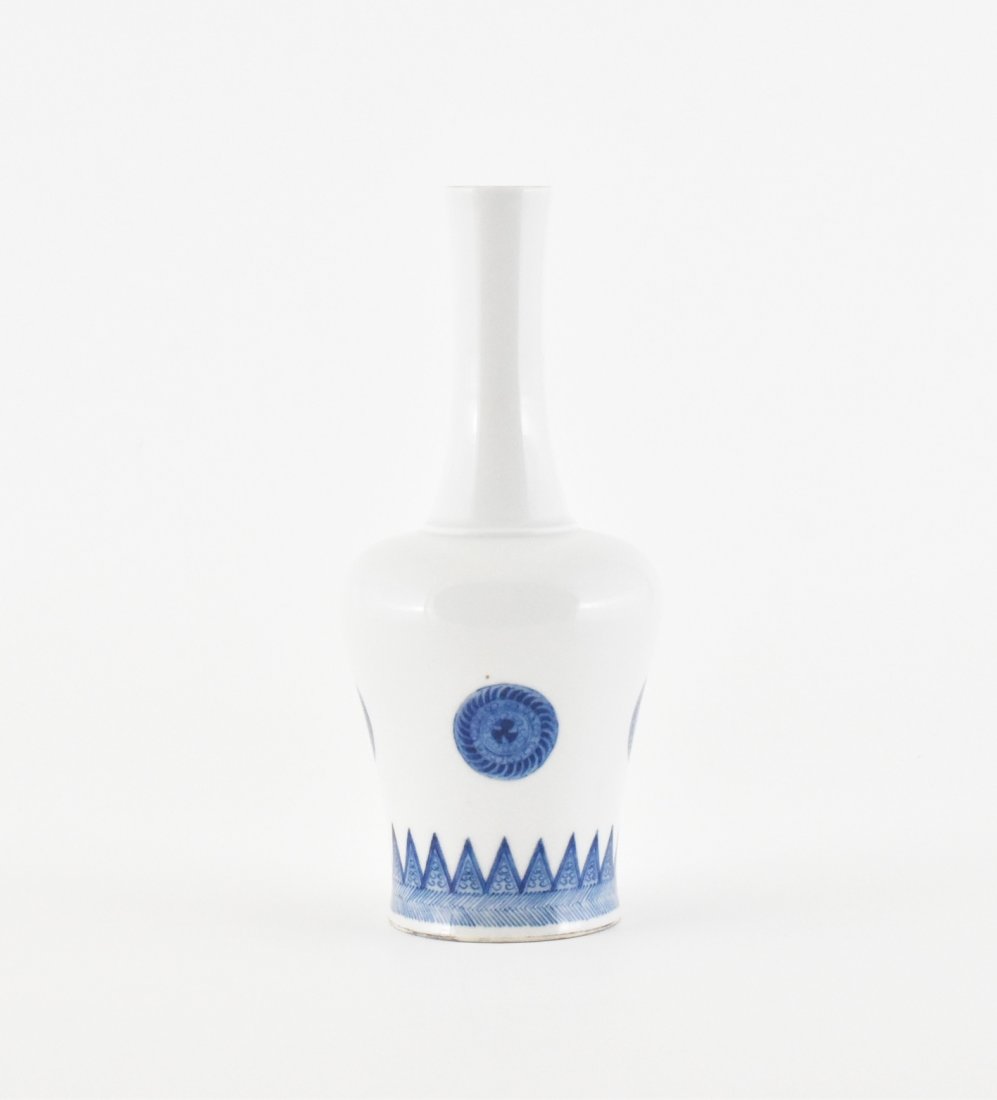 KANGXI MARK MALLET SHAPE VASE (1 of 10)