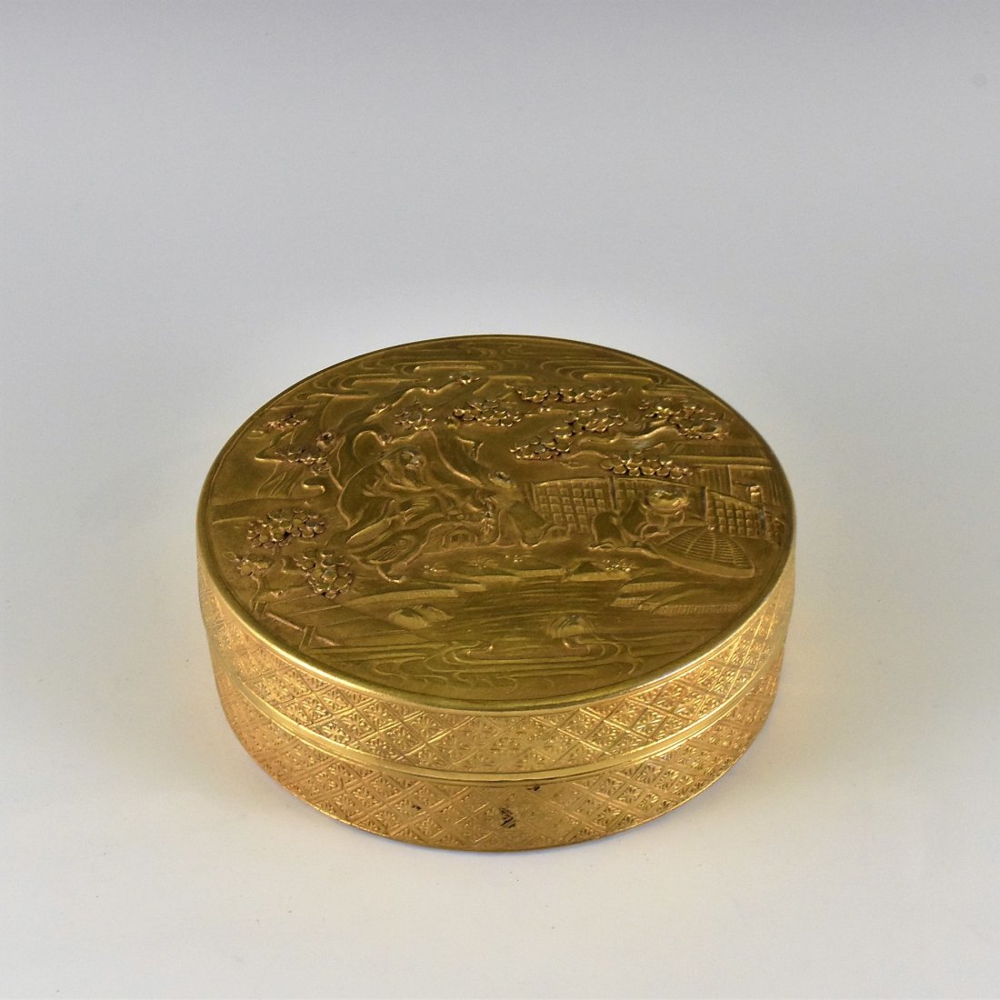 GILT SGRAFFITO LIDDED PORCELAIN CIRCLE TRINKET BOX (1 of 10)