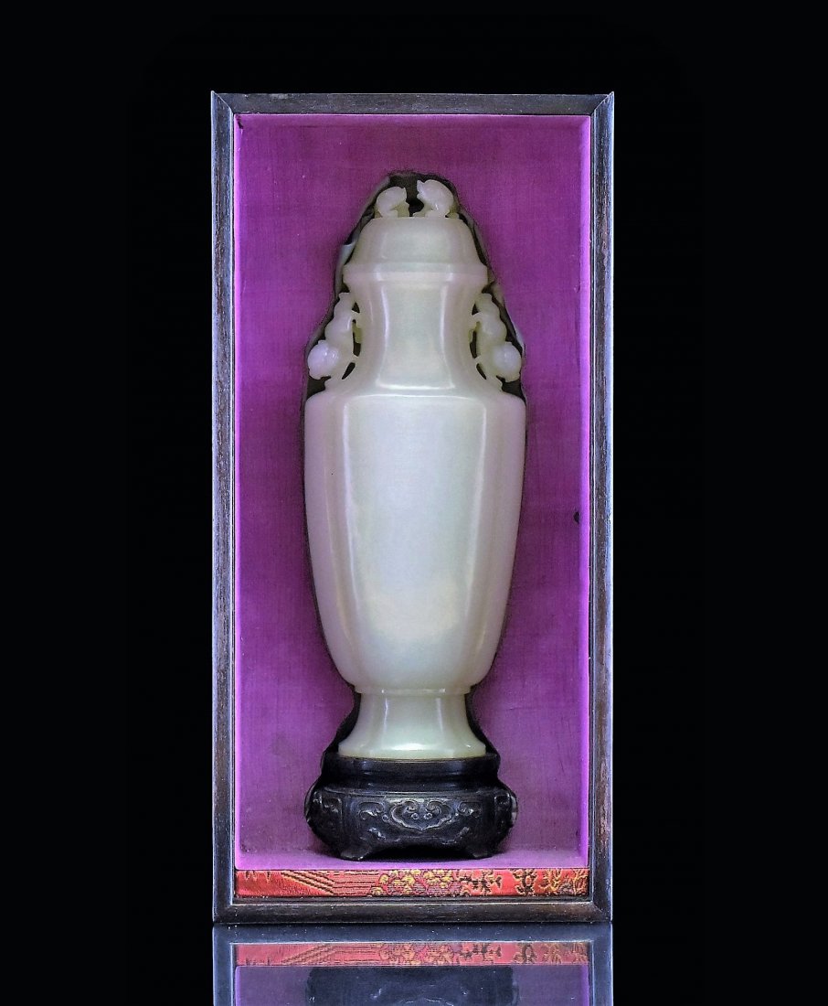 CARVED CHINESE JADE URN INSIDE ORIGINAL HARDWOOD BOX (1 of 10)