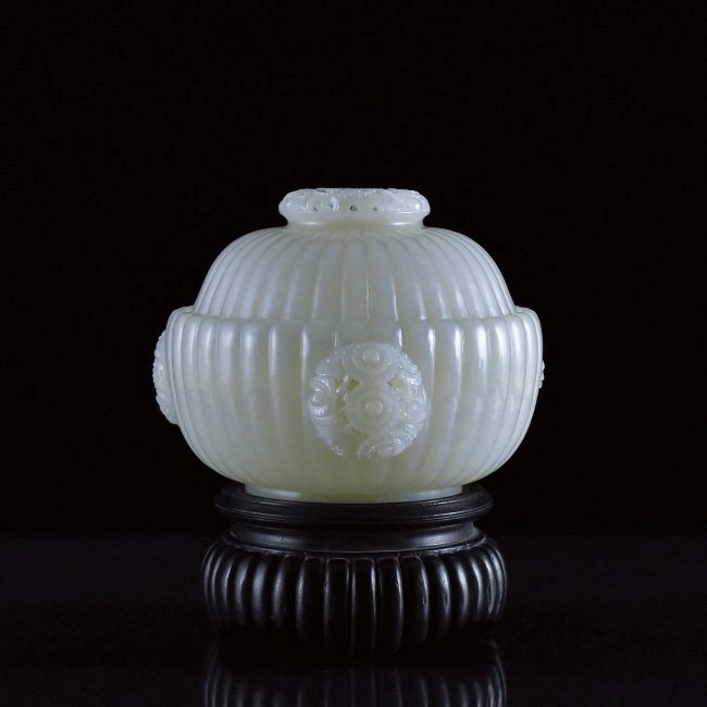 VERY FINE CHRYSANTEMUM LOBED JADE MARIAGE BOWL (1 of 10)