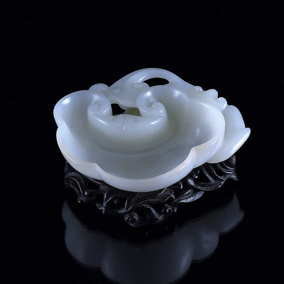LINGZHI FUNGUS WHITE JADE BRUSH WASHER  ON STAND (1 of 8)