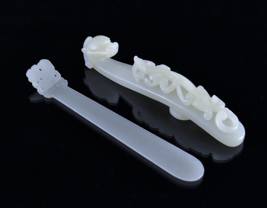 CARVED DRAGONS JADE BELT BUCKLE AND A SPOON (1 of 10)