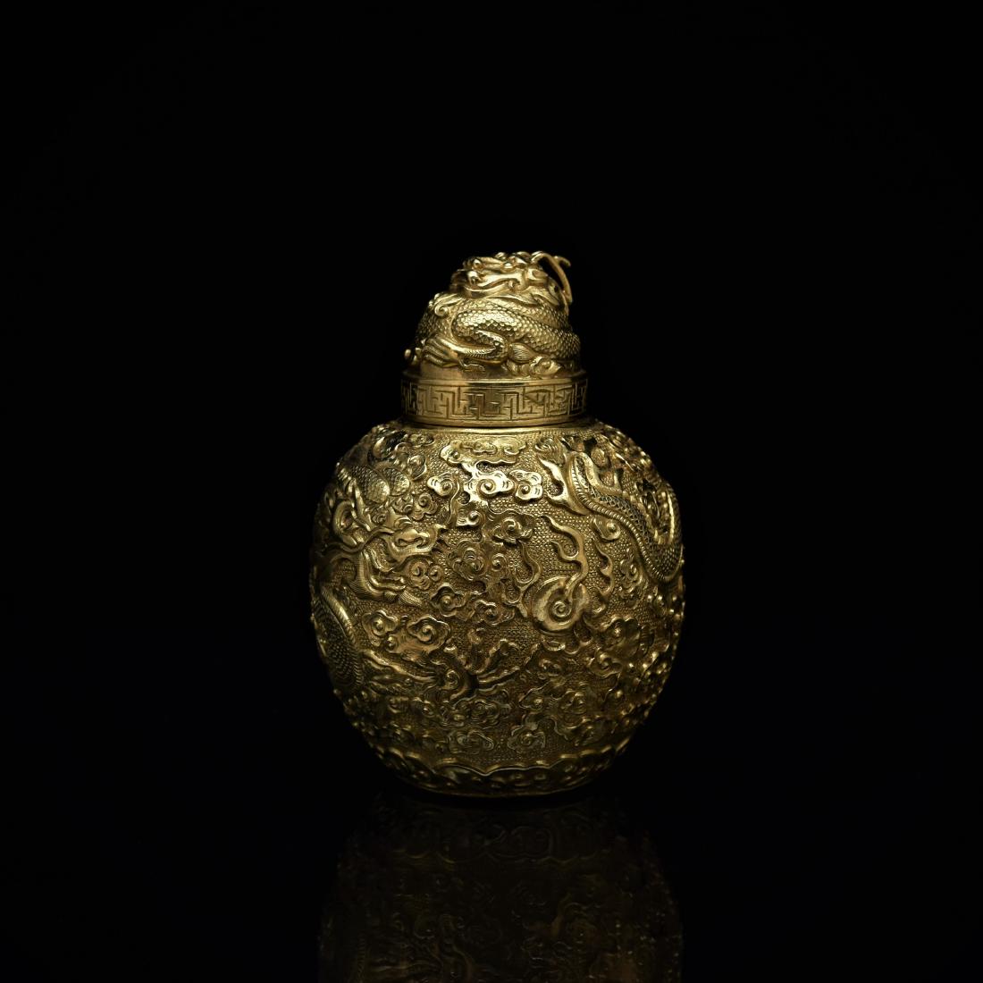 RARE, SOLID GOLD SNUFF BOTTLE IN DRAGON RELIEF