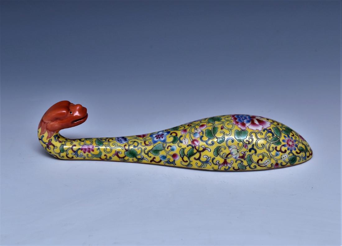 FAMILLE ROSE PORCELAIN WALL HANGER (1 of 10)