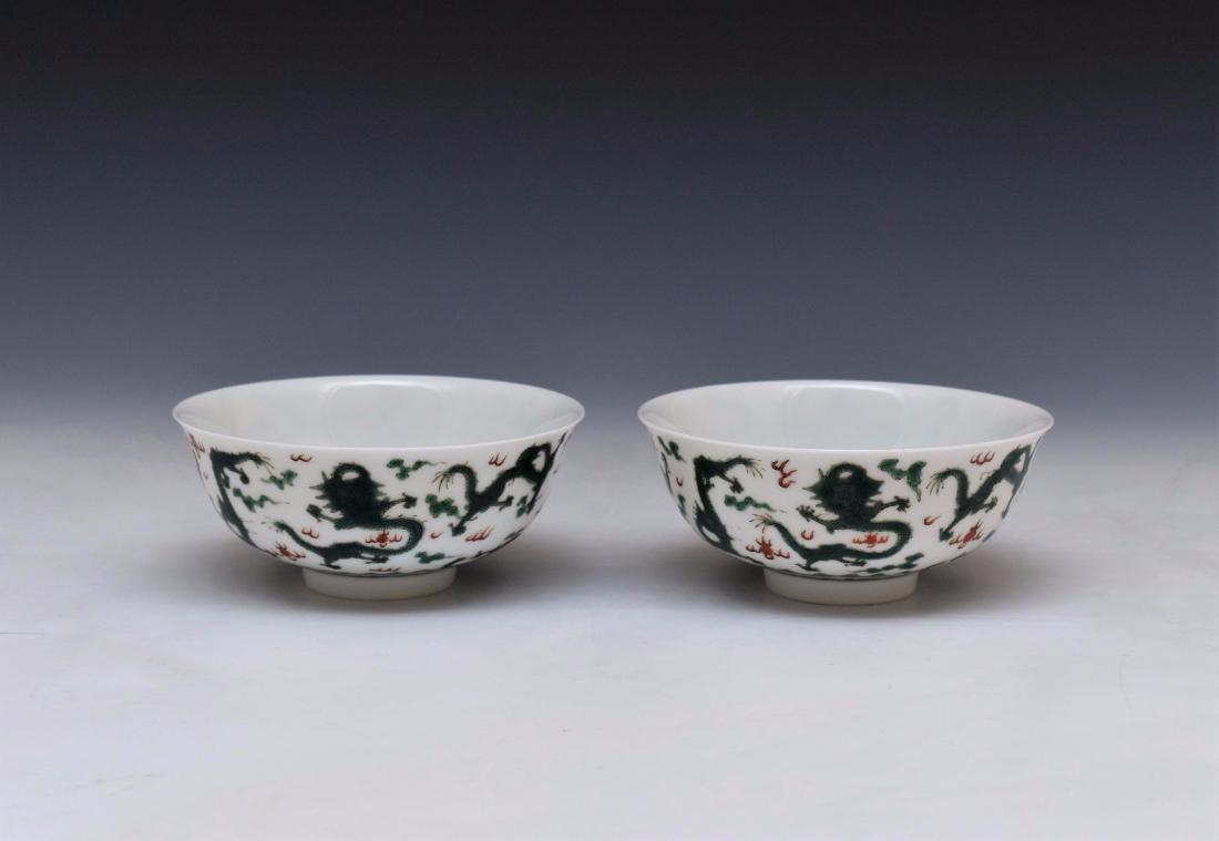 PAIR OF FAMILLE VERTE DRAGON CUPS (1 of 9)