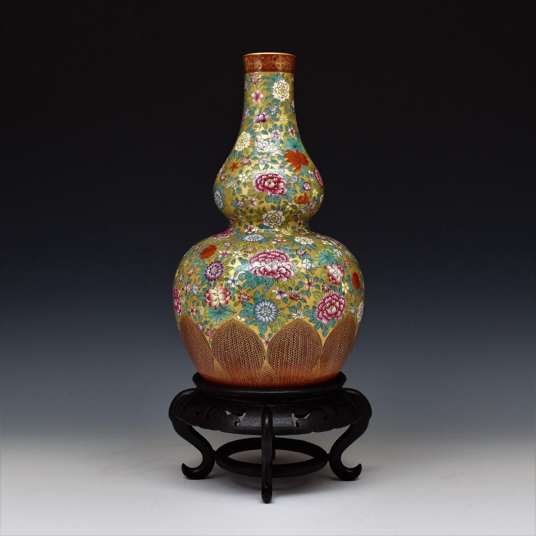 FAMILLE ROSE AND GILT DOUBLE GOURD VASE ON STAND (1 of 9)