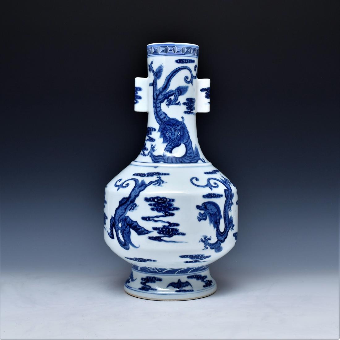 BLUE & WHITE DRAGON CHINESE ARROW VASE (1 of 9)