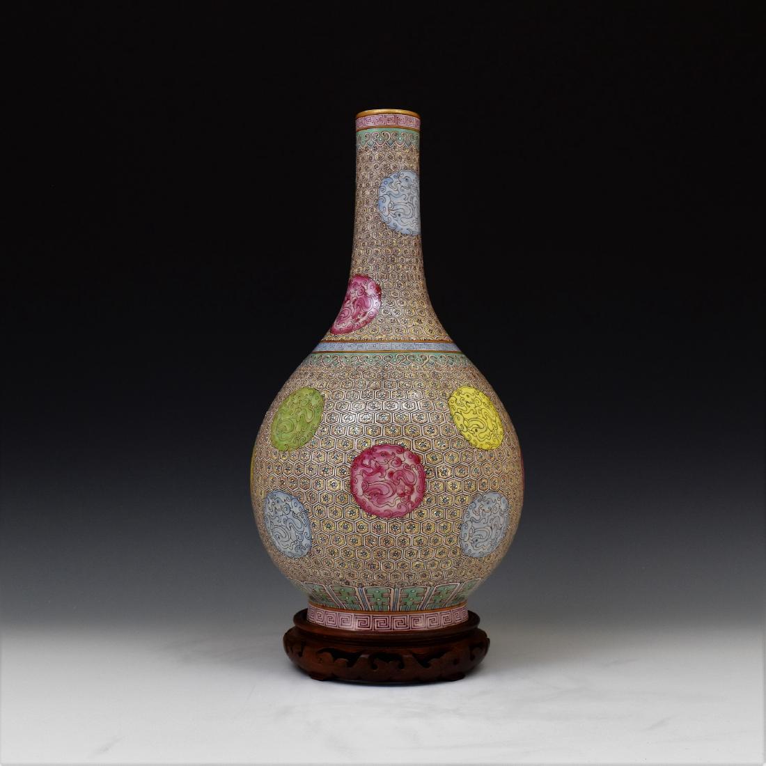 GILT OVER FAMILLE ROSE MEDALIONS BOTTLE VASE ON STAND: Chinese porcelain vase potted with bulbous shaped body, rounded shoulder tapering gracefully toward a tall cylindrical neck leading toward narrow opening, raised on concaved foot base. The exterior de