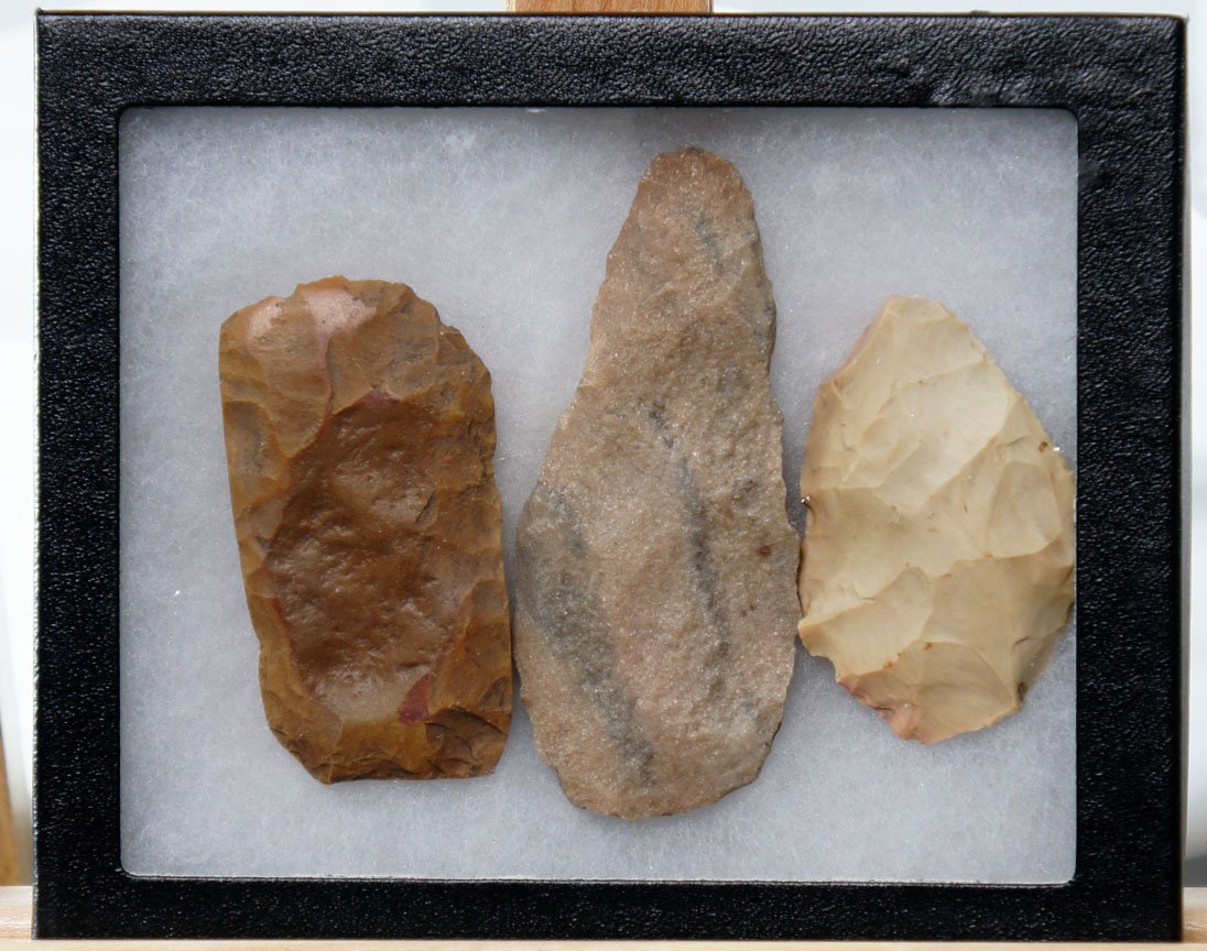 Ancient Stone Tools: knives or scrapers(3), described on a label verso as Cooper County, Miss. , , , , Condition:In very good condition, see photo. In protective Richardson case. Size: 4 3/8 in. (11.2 cm.) Provenance: Col