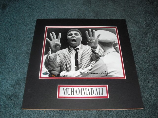Cassius Clay Autograph 10x8 Matted Photo W/COA: W/COA