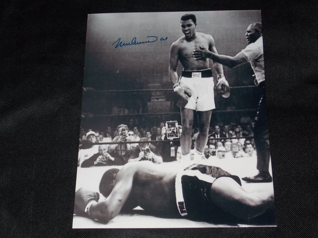 Muhammad Ali: Muhammad Ali, Autographed 8x10 photo, w/COA