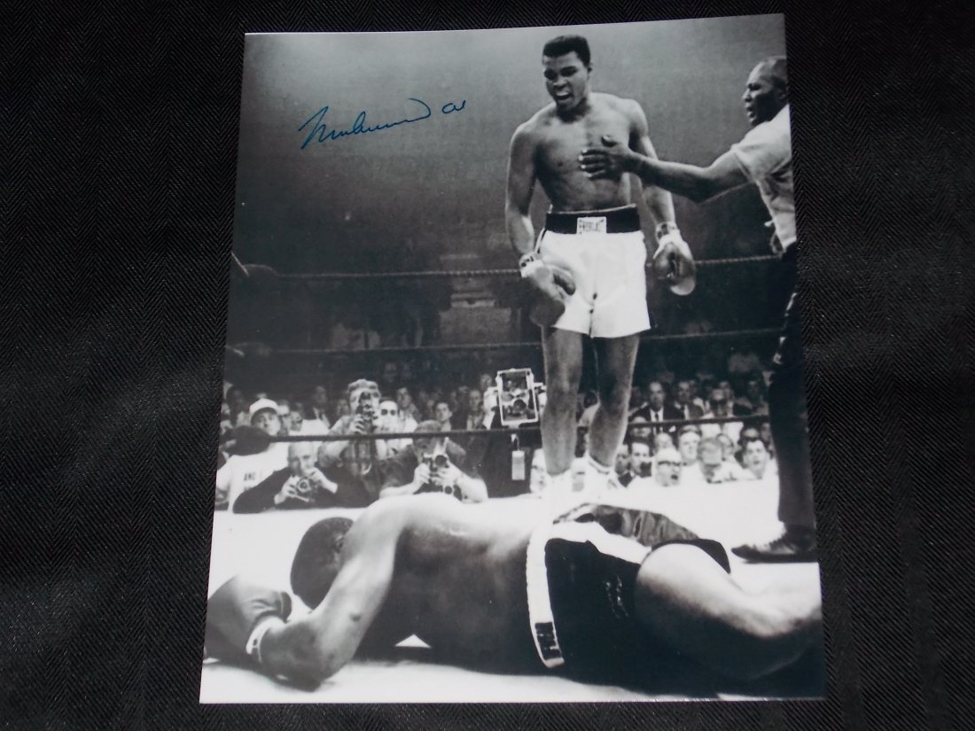 Muhammad Ali: Muhammad Ali, Autographed 8x10 photo, w/COA