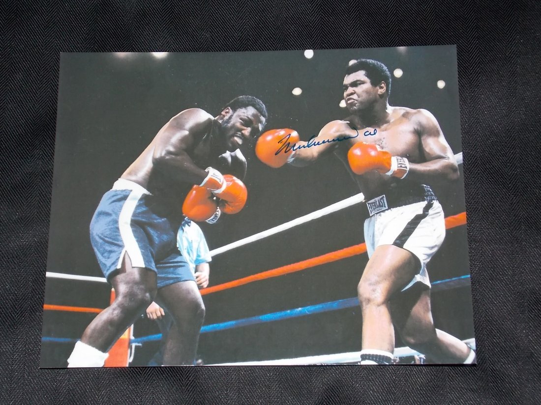 Muhammad Ali: Muhammad Ali, Autographed 8x10 photo, w/COA
