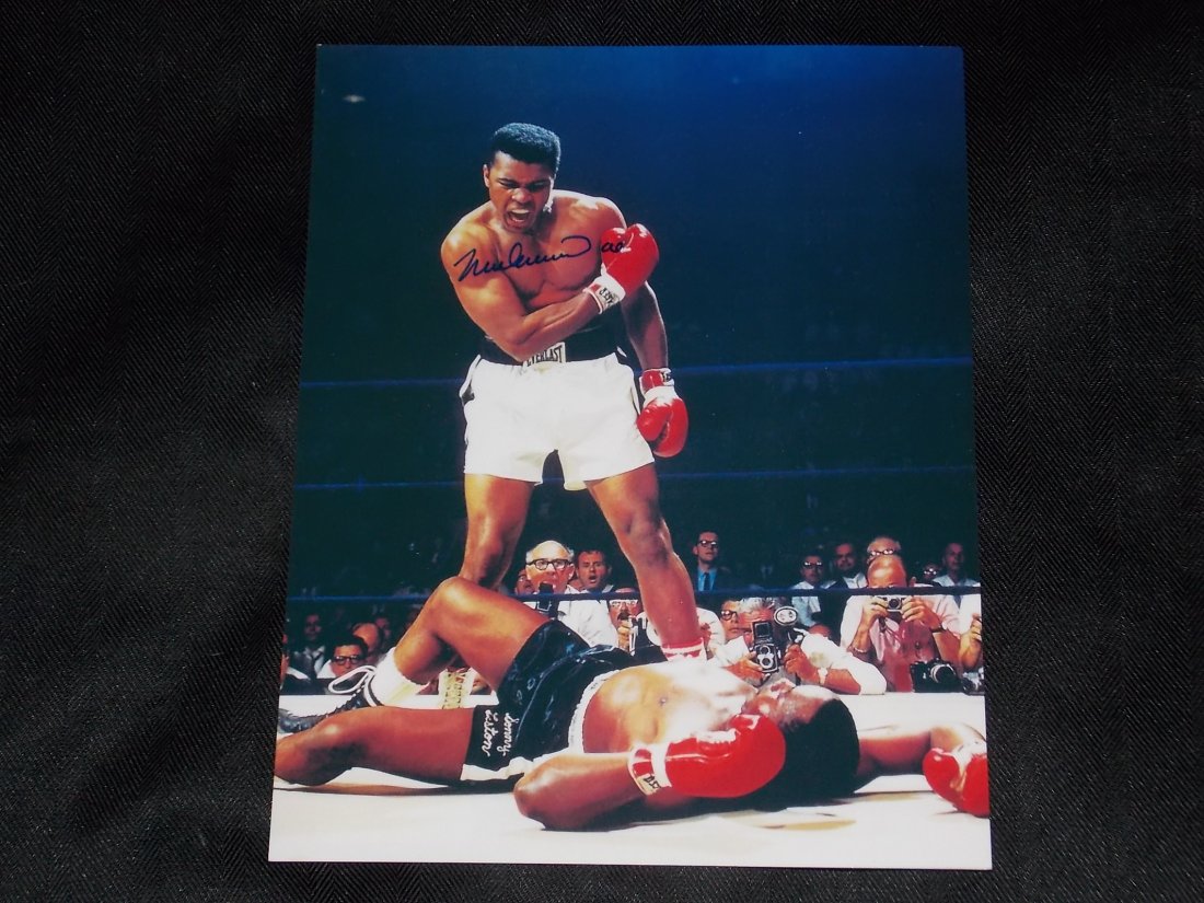 Muhammad Ali: Muhammad Ali, Autographed 8x10 photo, w/COA