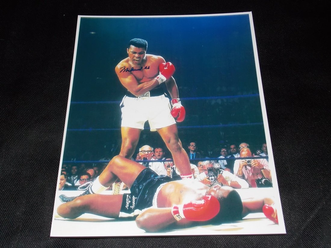 Muhammad Ali: Muhammad Ali, Autographed 8x10 photo, w/COA