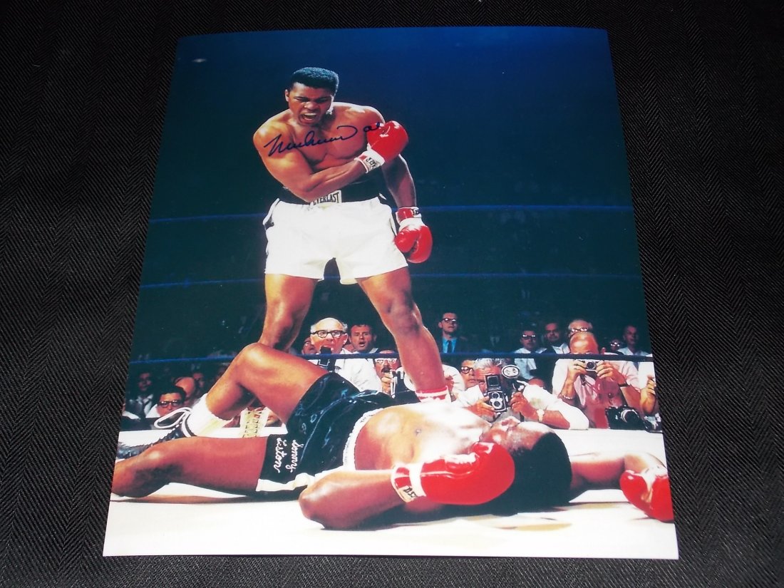 Muhammad Ali: Muhammad Ali, Autographed 8x10 photo, w/COA
