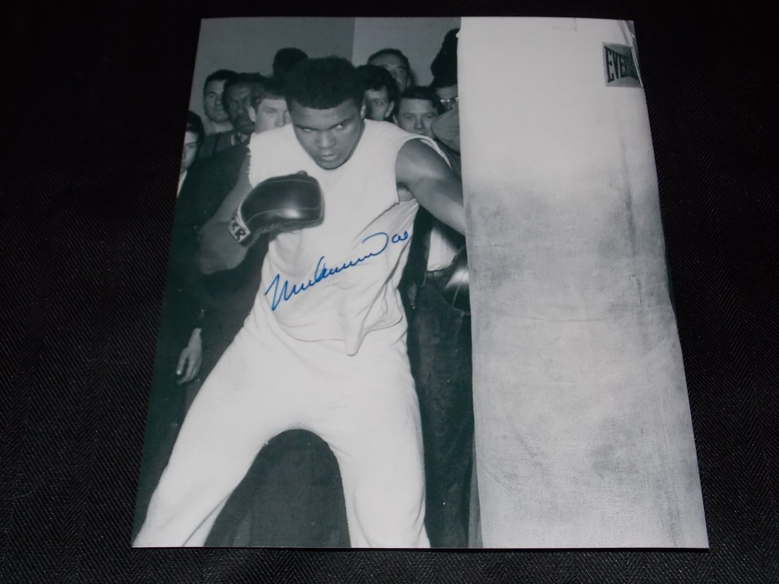 Muhammad Ali: Muhammad Ali, Autographed 8x10 photo, w/COA