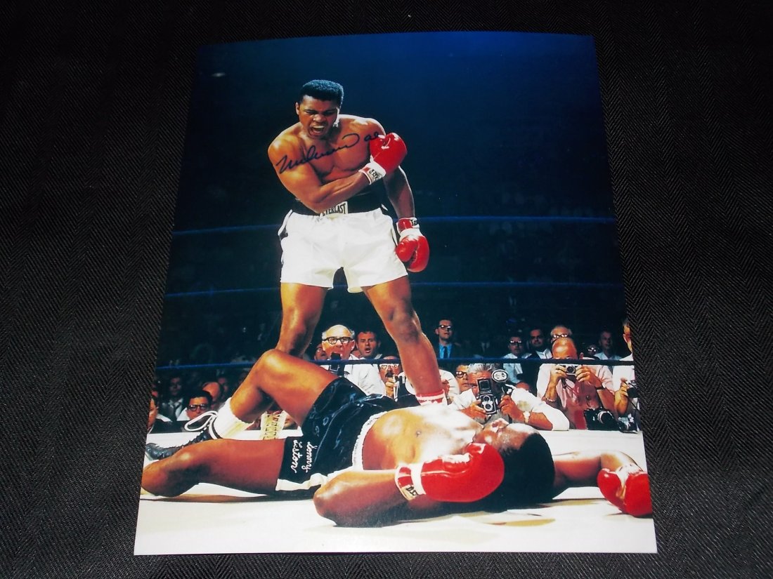 Muhammad Ali: Muhammad Ali, Autographed 8x10 photo, w/COA
