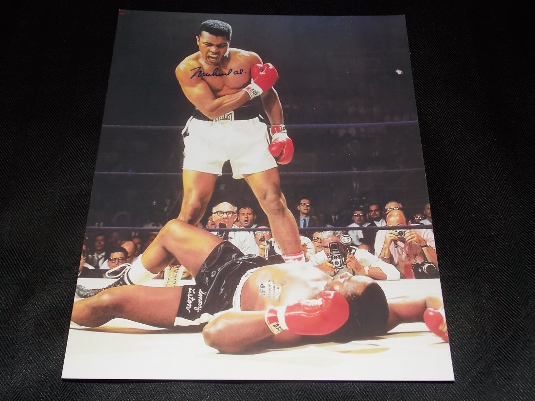 Muhammad Ali: Muhammad Ali, Autographed 8x10 photo, w/COA