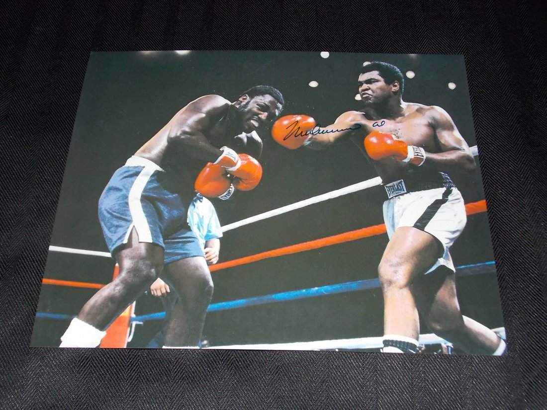 Muhammad Ali: Muhammad Ali, Autographed 8x10 photo, w/COA