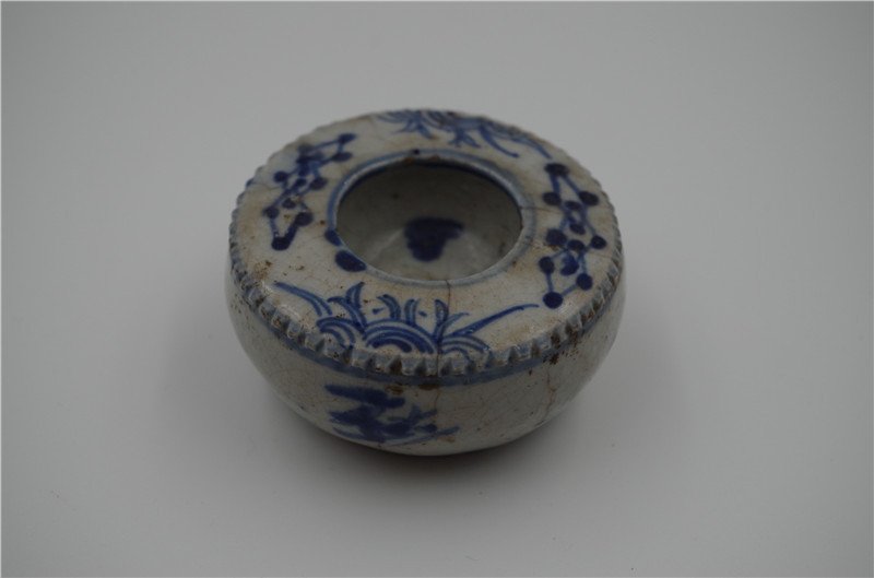 Chinese Antique Blue and white pen wash: Chinese Antique Blue and white pen wash