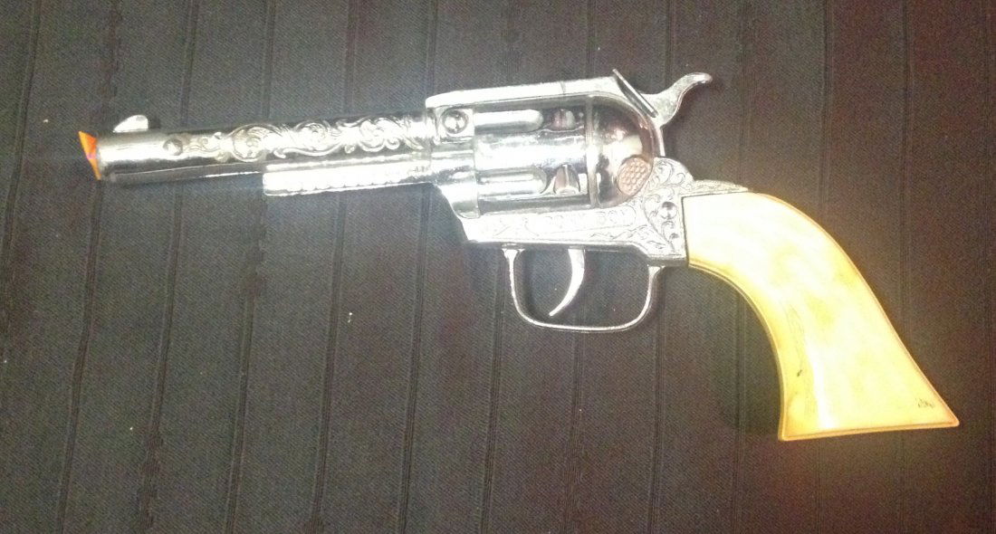 Working Vintage Pony Boy Cap Gun: Working Vintage Pony Boy Cap Gun. This gun does not come with any caps but it has been imaged with the chamber open since it works.