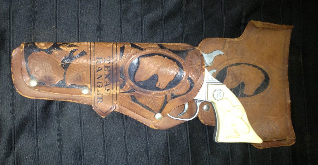 Vintage Working Texas Ranger Cap Gun: Vintage Working Texas Ranger Cap Gun. This gun does not come with any caps but it is a working gun and has been pictured with the chamber open as well.