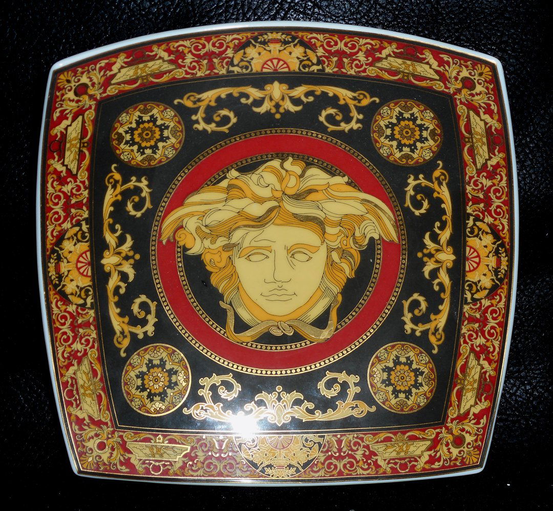 Versace Square Plate Medusa: This is an unusual square plate with upturned corners from the Medusa pattern.WIN 5 ITEMS IN THIS AUCTION AND YOU CAN CHOOSE (YOUR CHOICE) A 6TH THAT HAS NOT BEEN BID ON FOR FREE.WIN 8 ITEMS AND I WIL