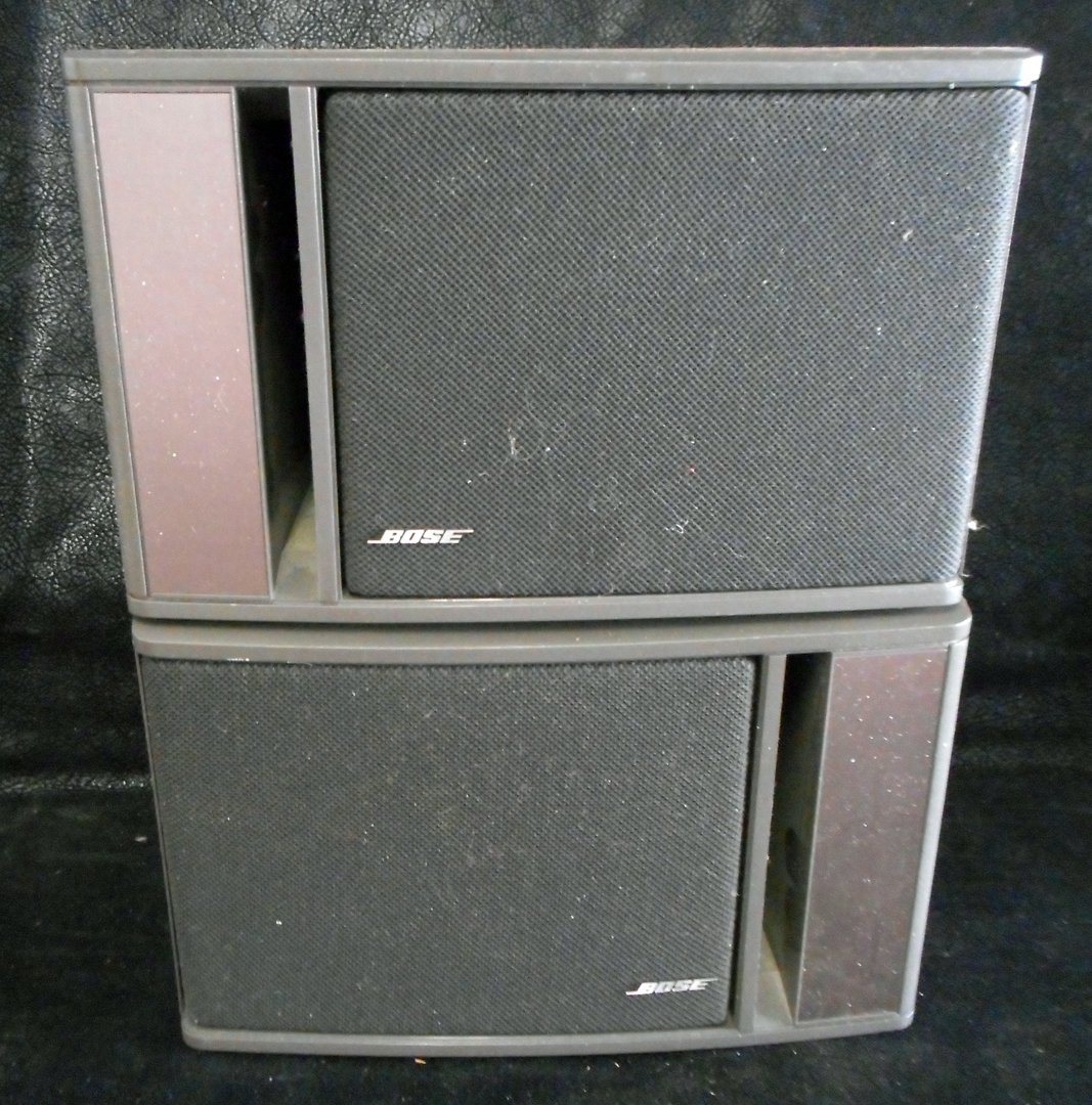 Pair of Bose Speakers: Very nice pair of Bose speakers. No cables or cords.