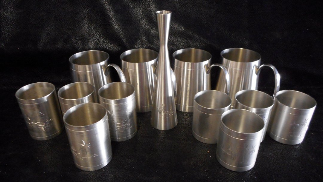 Aluminum Cup Set of 8 and Bud Vase: Modern set of Aluminum drinking cups, 4 with handles and 4 without plus a matching bud vase.