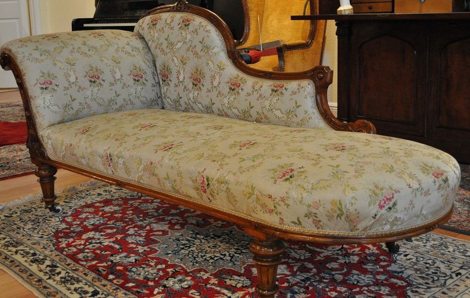 Walnut Victorian Period Chaise Longue: A very good walnut Victorian Period carved antique chaise longue. Having a shaped back with a wonderfully carved walnut 34" high 75" wide 24"deep