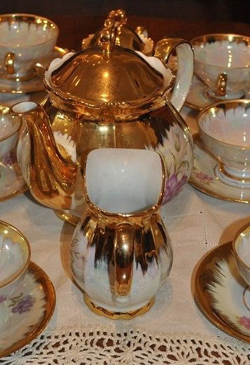 Tirshenreuth Bavaria Porcelain Tea Set: Tirshenreuth Bavaria Porcelain Handmade with gold Tea Set Serving 12 people Period: 1950