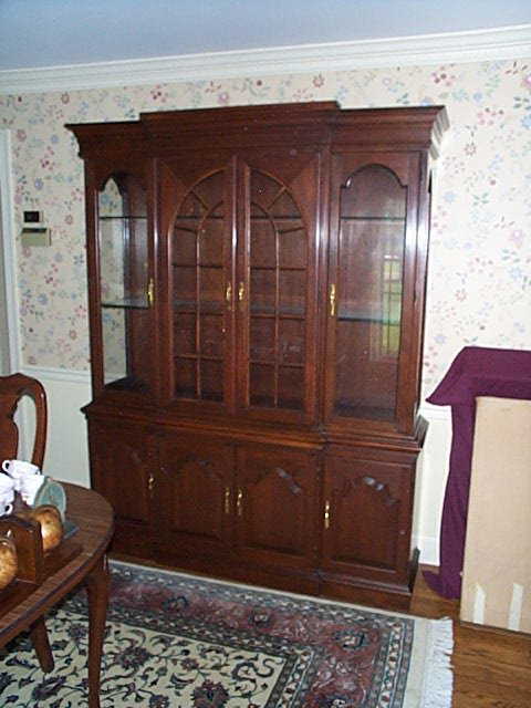 613 Harden Cherry Mahogany Dining Room Set Contains