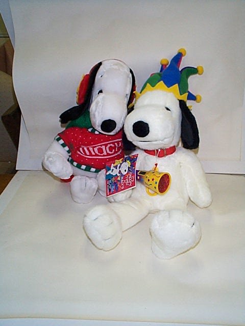 54: Lot of two, Macy*s Snoopy stuffed animals/teddy bea: Lot of two, Macy*s Snoopy stuffed animals/teddy bears. Both measures 22" tall. Buyer to pay $20.00 shipping and handling, all items to be sent USPS Priority Mail with Delivery Confirmation. Insurance
