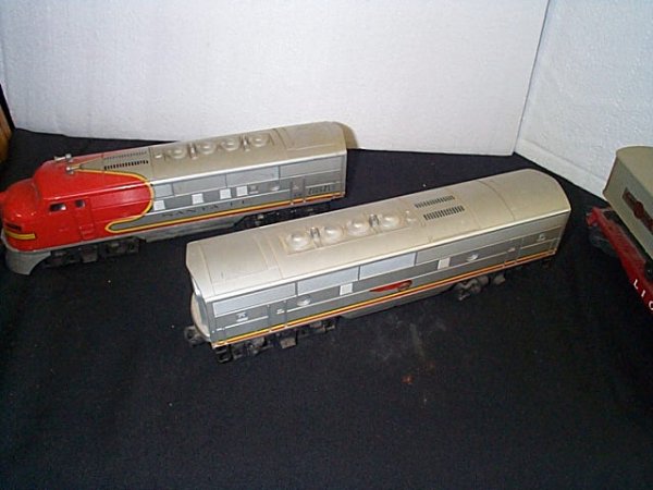 Lionel Trains 027, No. 2243 Santa Fe diesel engine