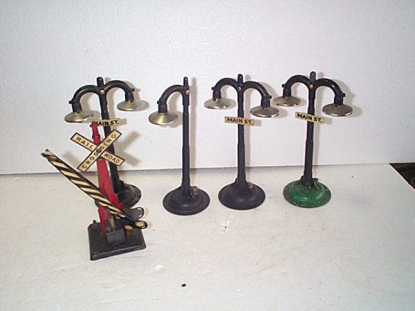 Lot of (5) train accessories including street lig: Lot of (5) train accessories including street lights and crossing signal possible Lionel unmarked for an 027 gauge. Buyer to pay $20.00 shipping and handling, all items to be sent USPS Priority Mail w